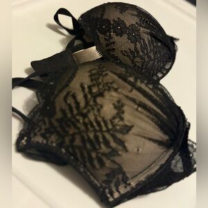 Victoria’s Secret Miraculous Plunge Black Lace Bra - Size 34B